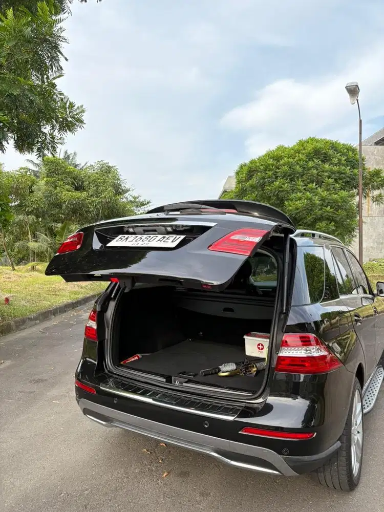 2013 Mercedes Benz ML350  4MATIC SUV TERMURAH FIRST HAND!