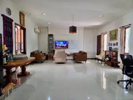 Rumah dengan banyak kamar di Discovery Bintaro