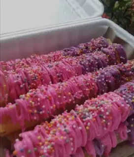 Banana Roll Topping Coklat, strawberry, taro