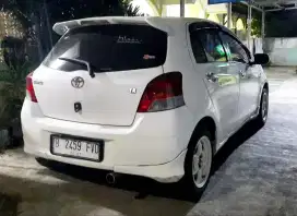 Yaris E matic 2010 putih bagus