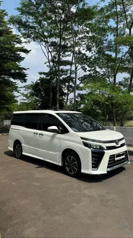 Toyota Voxy 2018