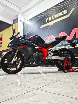 Cbr 250rr ABS blcak Matte 2019 km.10rb mewah.Anugerah motor rungkut