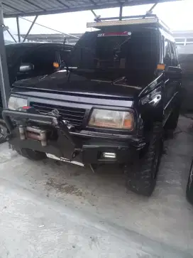 Suzuki escudo Tahun 1995 Hitam
