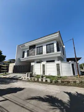 Jual Rumah Baru Hook American Style Jemursari Surabaya