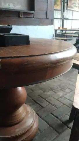 Meja jati bundah utuh