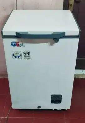 Di jual frezzer box merk GEA kapasitas 102 liter NORMAL DINGIN BEKU