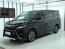 Toyota Voxy 2.0 AT 2019/2018 Hitam