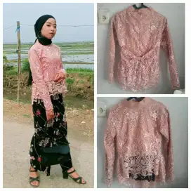 Satu set kebaya modern