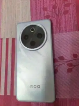IQOO Z10 8/256 GB SECOND
