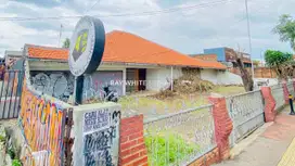 Rumah Tua Cocok Untuk Bisnis di Jl Jatiwaringin Raya