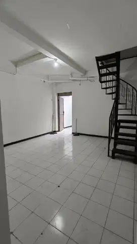Disewakan Ruko Manyar harga terjangkau