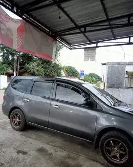 Nissan Grand livina 2012 Bensin