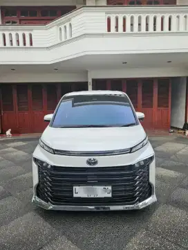 TOYOTA VOXY 2.0 2022