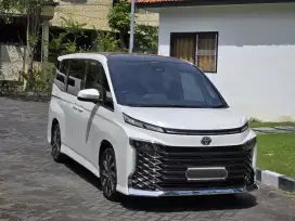 KM 20RB !! ALL NEW VOXY TSS 2022 WHITE ON BLACK FULL AKSESORIS !!