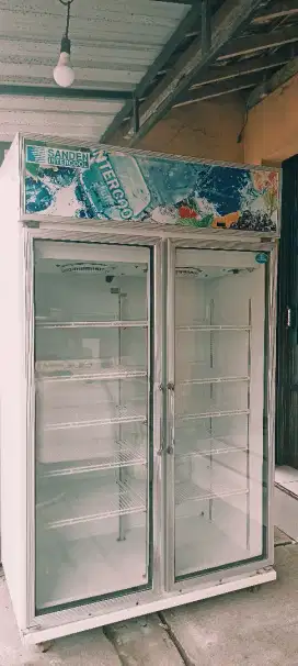 Showcase 2pintu