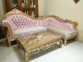 Meja dan kursi tamu