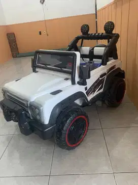 Mobil mainan anka remot AKI