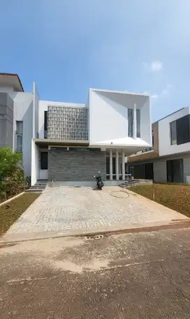 Rumah Baru Depan Taman di The Icon BSD Dekat Tol