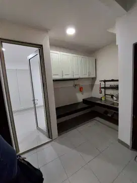 BISA KPR Dijual rumah pik2 3 lantai 3 kamar tidur 6x10 semi furnish