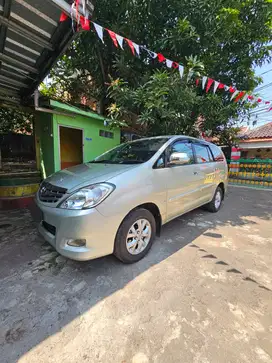 Toyota Kijang Innova 2010 Bensin