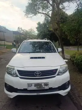 Toyota Fortuner 2.5 G TRD Diesel AT Putih