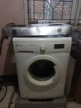 Mesin cuci Electrolux front loading