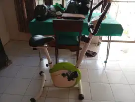 Sepeda statis untuk olahraga di rumah