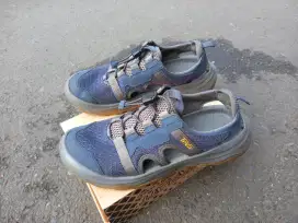 Sepatu outdoor teva outflow ori size 43