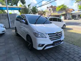 Innova V matic bensin 2014 putih