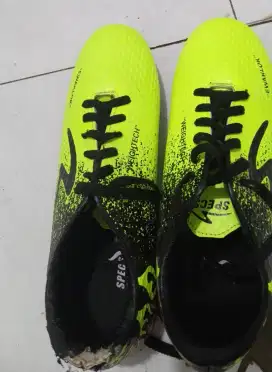 Sepatu bola murah