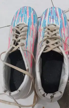Sepatu bola murah
