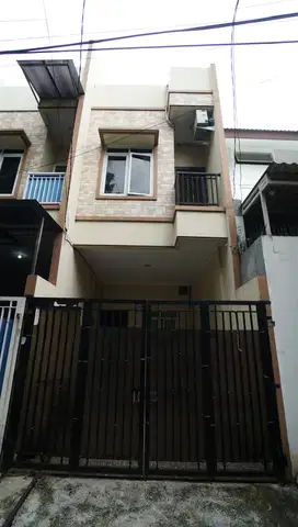 Rumah Tanjung Duren Rapi Siap Huni Dekat