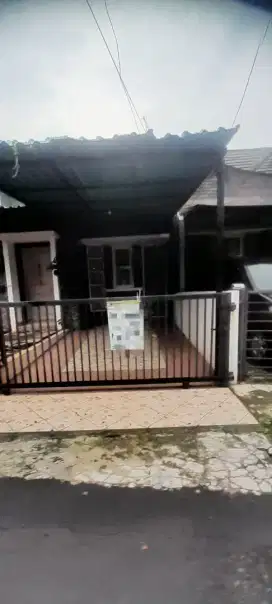 Di jual rumah apa adanya