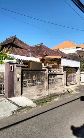 Di jual rumah Di jalan Bisma