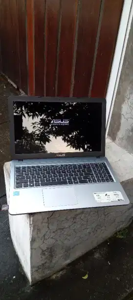 Laptop Layar Lebar