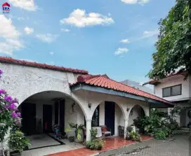 Rumah Ngantong Cocok Untuk Usaha di Jalan Salemba, Jakarta Pusat
