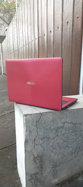 Laptop Asus Slim