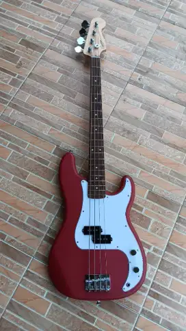 Bass squier debut precision bass