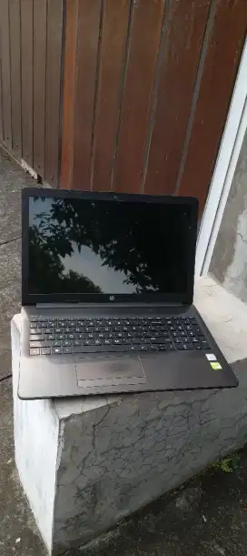 Laptop Desain Grafis Game Ringan