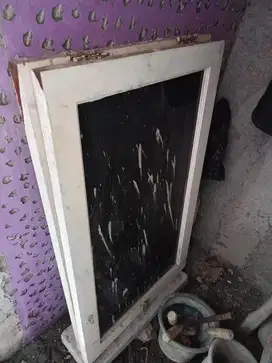 Kusen jendela bekas
