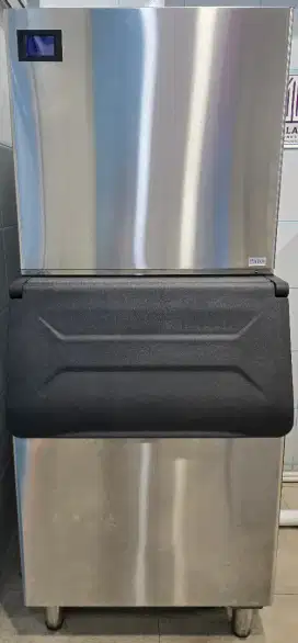 Mesin Pembuat Es Batu/Ice Maker.