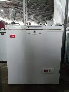 Freezer box 
Merk TCL 
Kapasitas 200 liter
Mesin ORI
