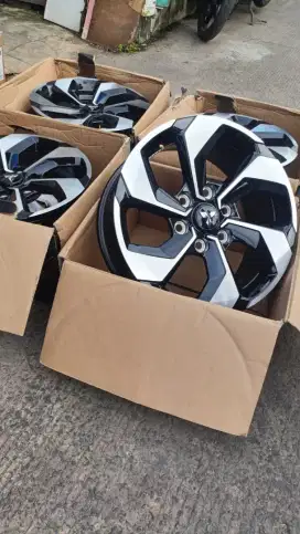 Jual velg copotan baru Pajero 2025 R18 original