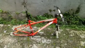 Sepeda gunung 26 bahan alloy disrengseng sawah