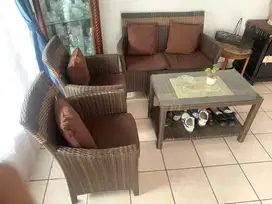 JUAL CEPAT KURSI ROTAN SATU SET  2-1-1+MEJA