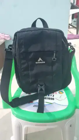 tas selempang eiger poseidon