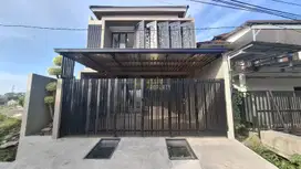 RUMAH 2LT FULL FURNISHED DESAIN KEKINIAN DEKAT PONPES ORA AJI, KALASAN
