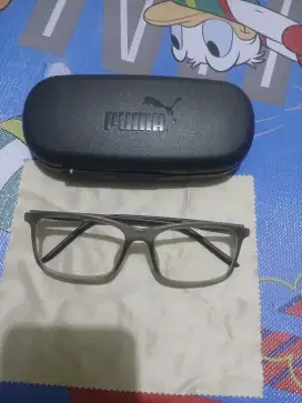 Kacamata frame puma