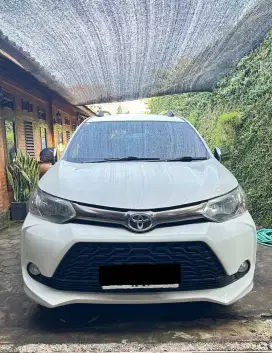 Xenia R 1.3 putih