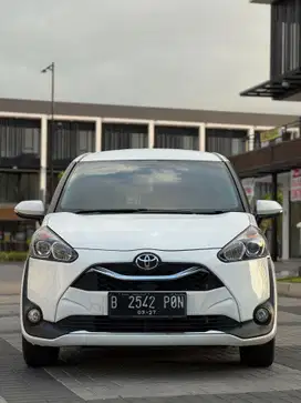 TOYOTA SIENTA V AT 2021 PUTIH